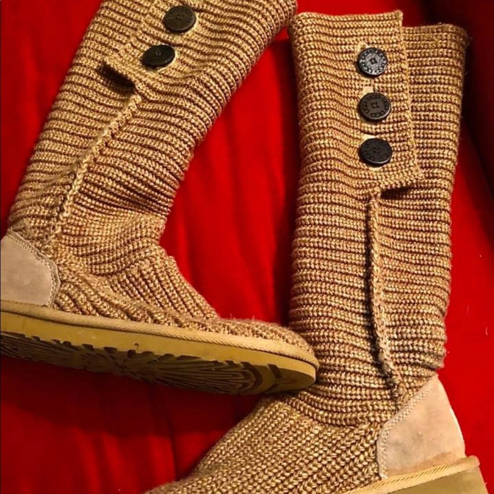 Ugg boots ckassic Tawny beige Cardy size 9